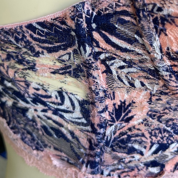 Body Frosting Blue and Pink Floral Bra - Picture 2 of 9